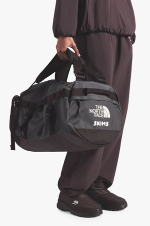 TNF X SKIMS BASE CAMP DUFFEL - S