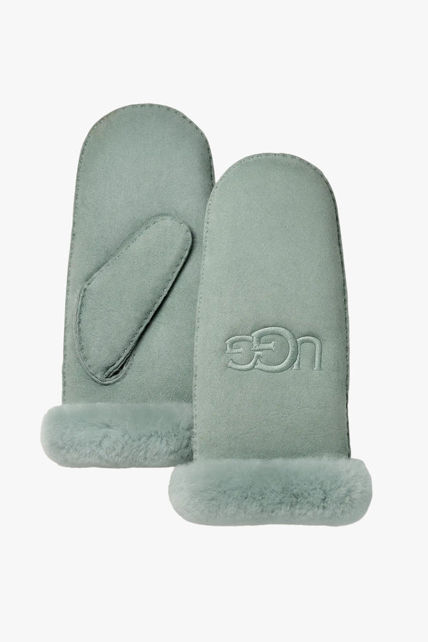 Sheepskin emroider mitten