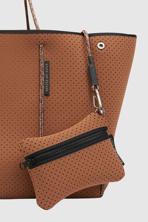 Escape tote in saddle