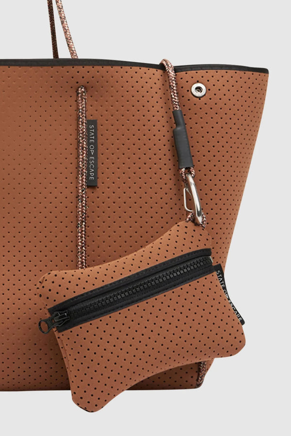 Escape tote in saddle