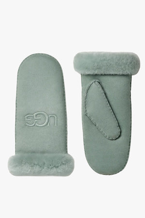 Sheepskin emroider mitten