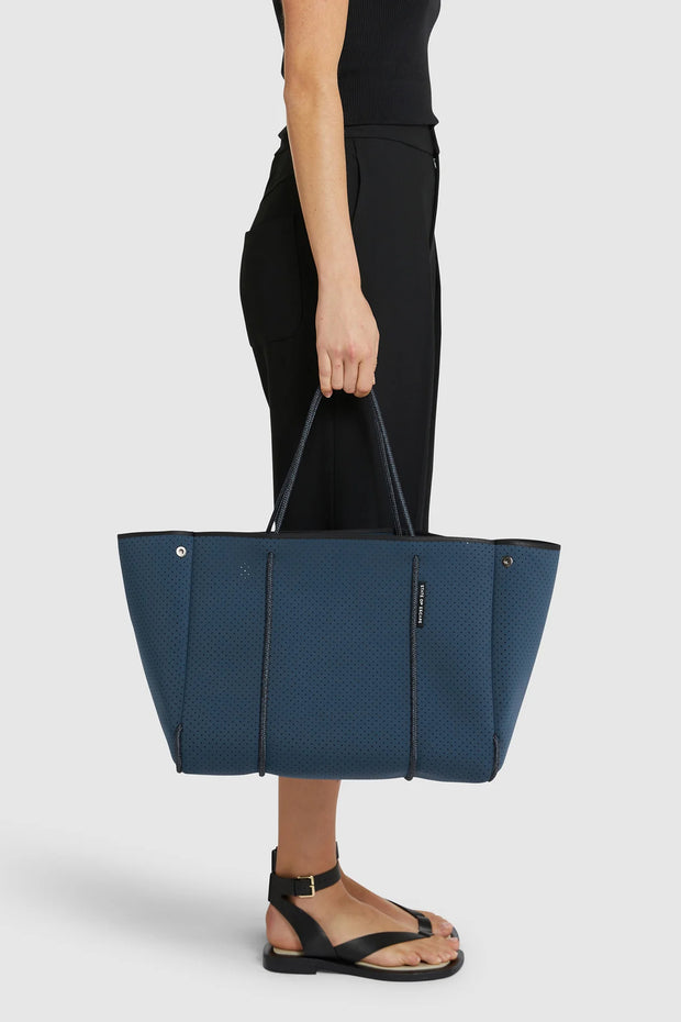 ESCAPE TOTE IN MIDNIGHT