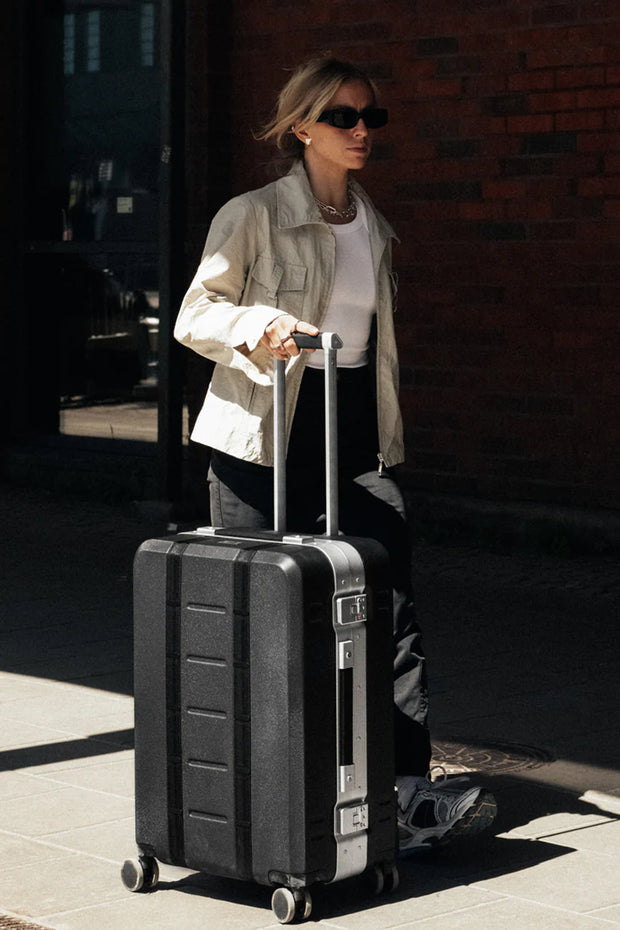 Ramverk Pro Check-in Luggage Medium